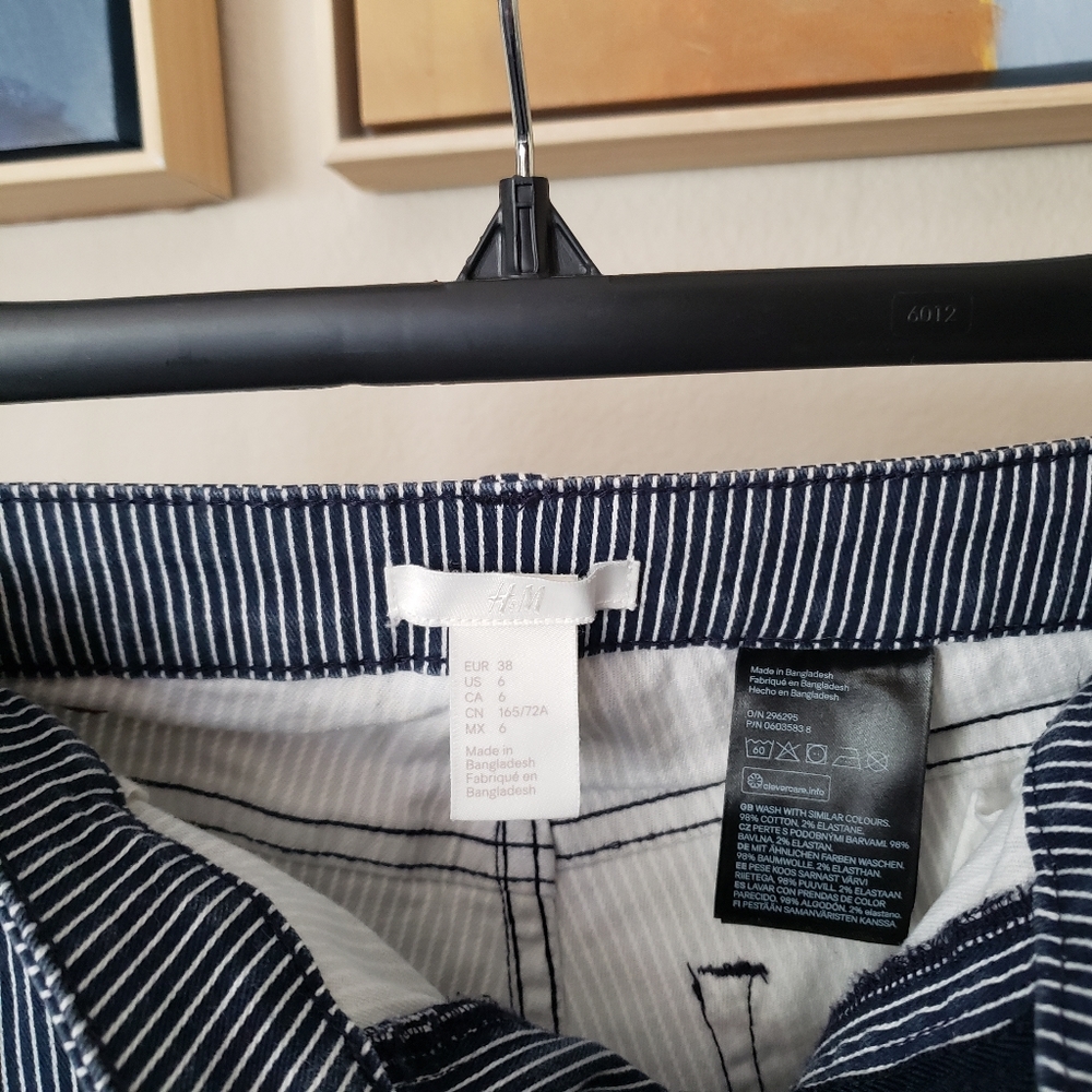 H&M, size 6, Striped, Button Shorts. - Picture 3 of 11
